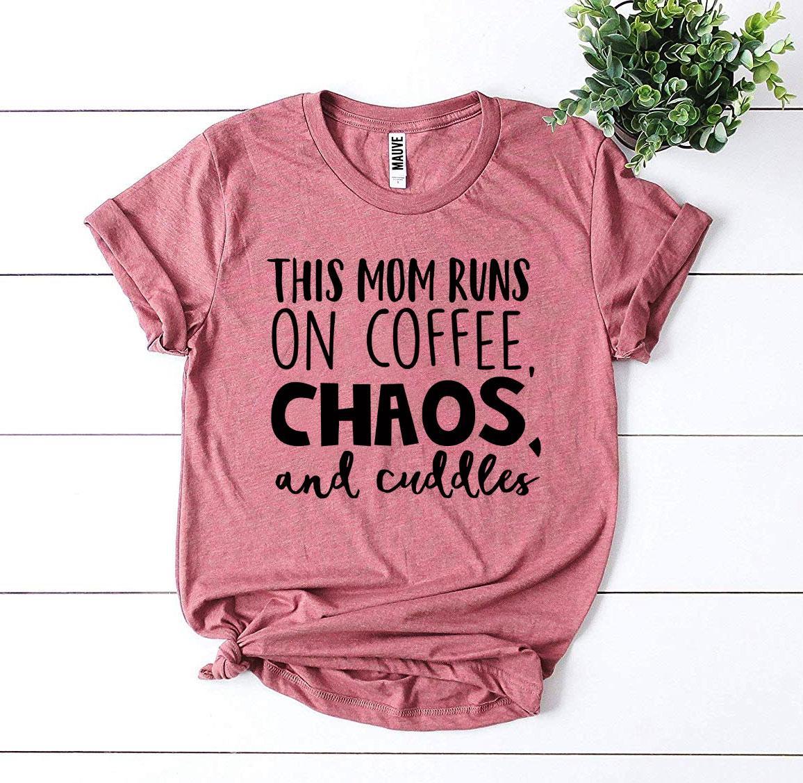 T-shirts This Mom Runs On Coffee, Chaos, & Cuddles T-shirt