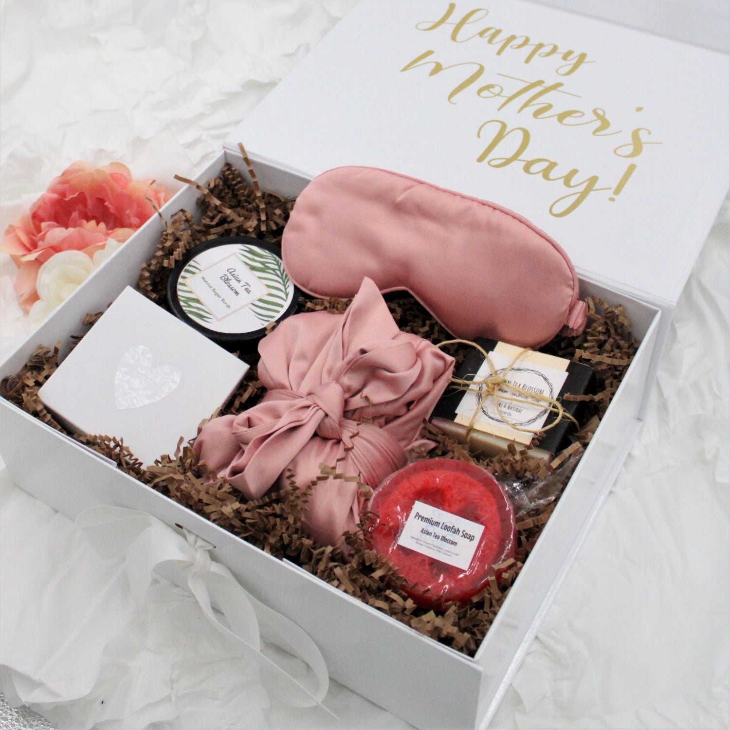 14 personalized gifts to give Mom this Mother's Day